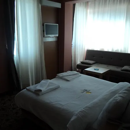 Отель Monte 2*